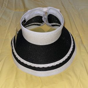 ❤️NEW!!❤️Foldable Beach Hat with adjustable strap.